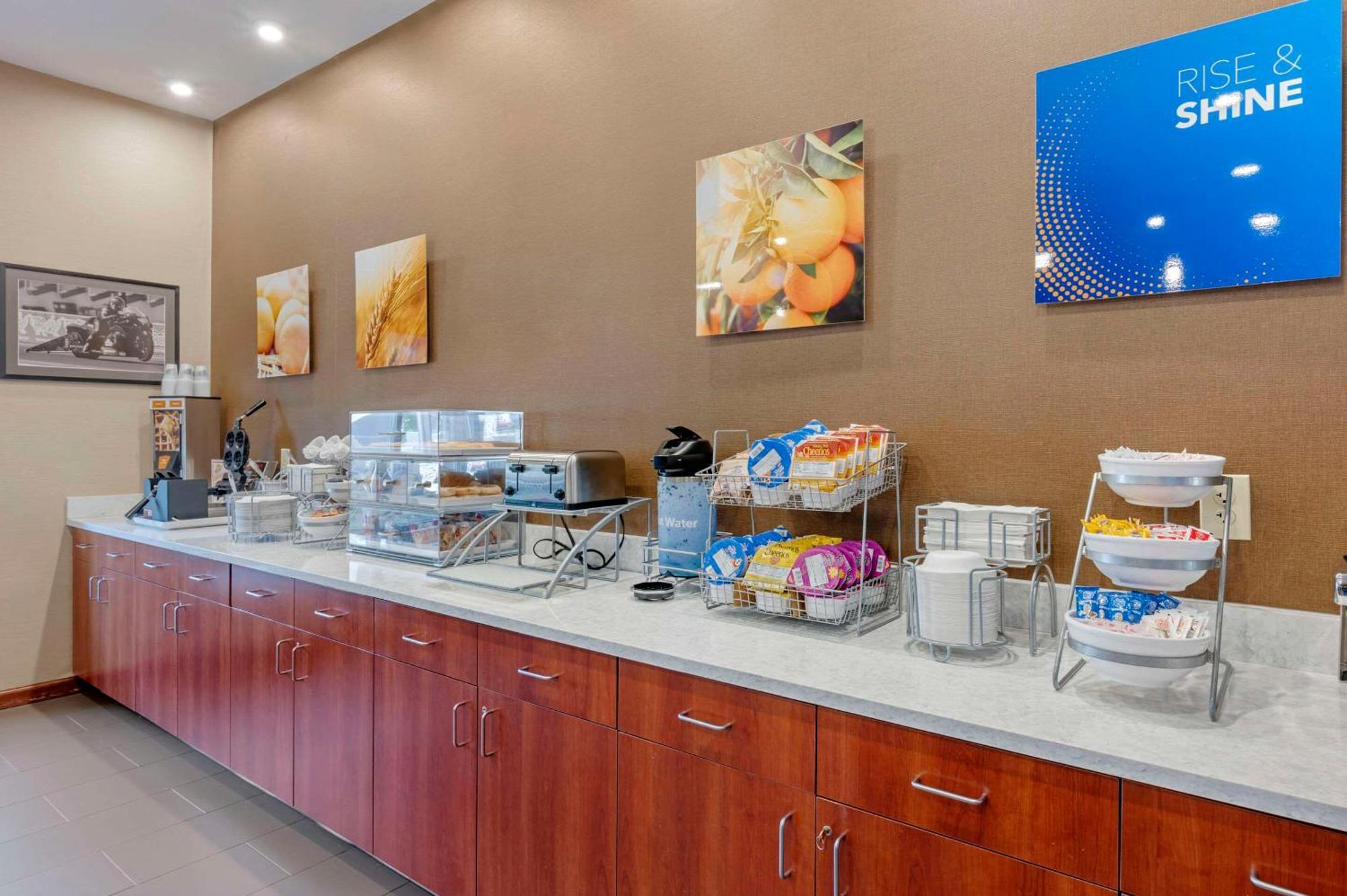 Comfort Suites West Indianapolis - Brownsburg Esterno foto